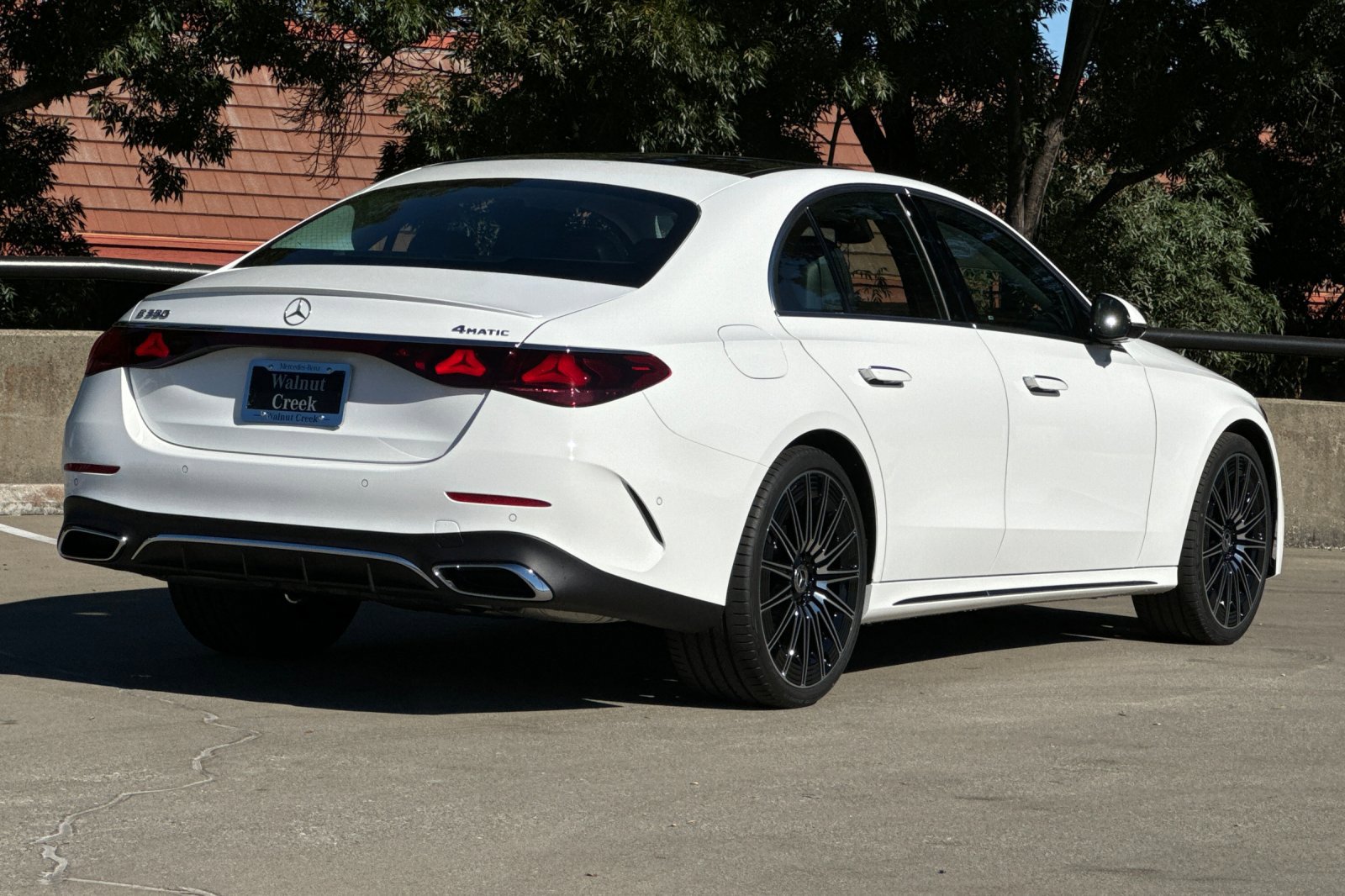 2025 Mercedes Benz E 350 4MATIC photo 4