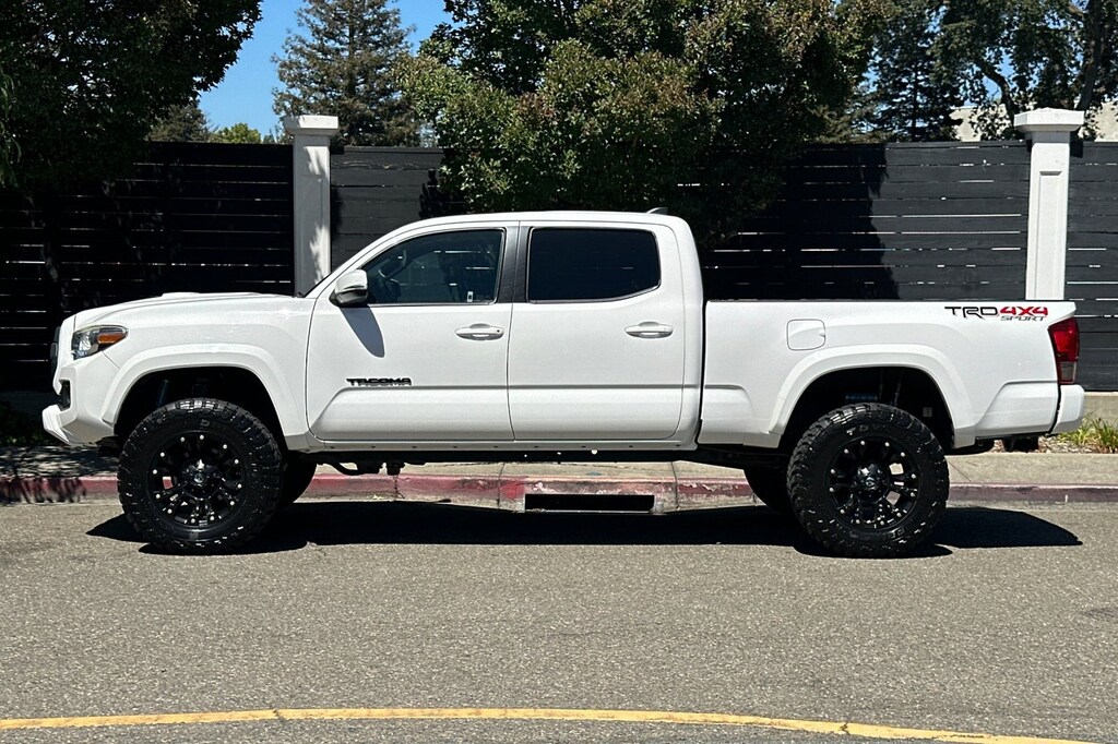 Used 2016 Toyota Tacoma 4WD Double Cab LB V6 AT TRD Sport Truck Double Cab