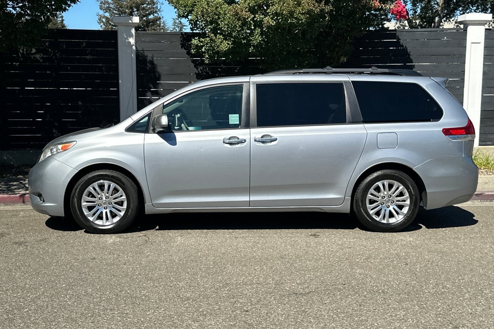 Used 2014 Toyota Sienna XLE with VIN 5TDYK3DC7ES499788 for sale in Walnut Creek, CA