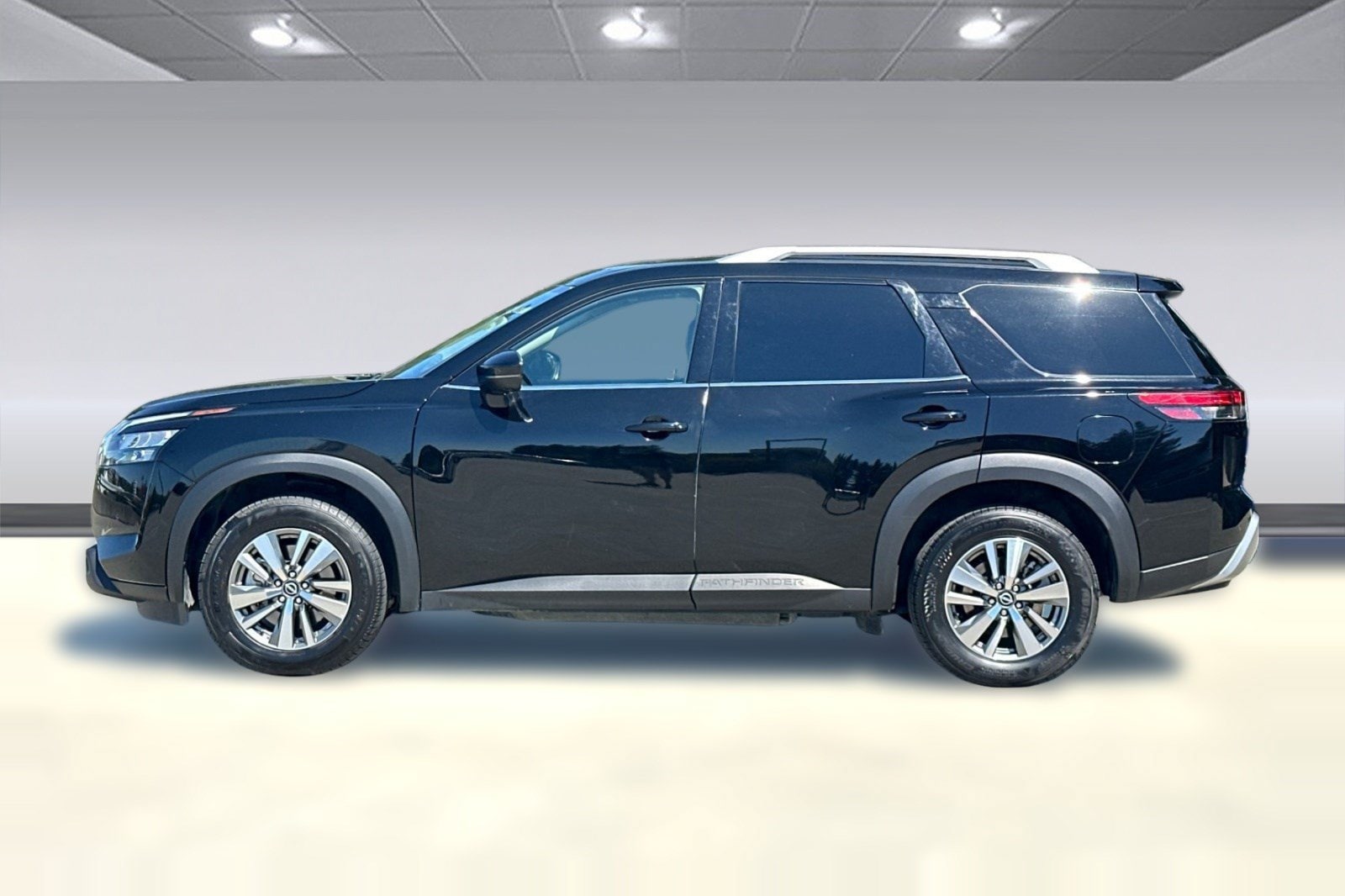 Pathfinder SL 2WD SUV