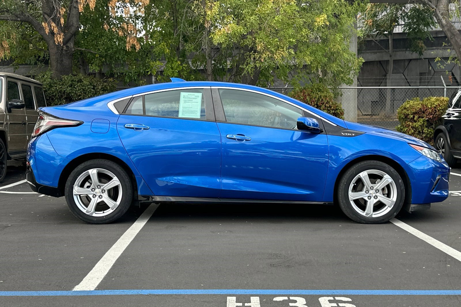 2017 Chevrolet Volt LT photo 2