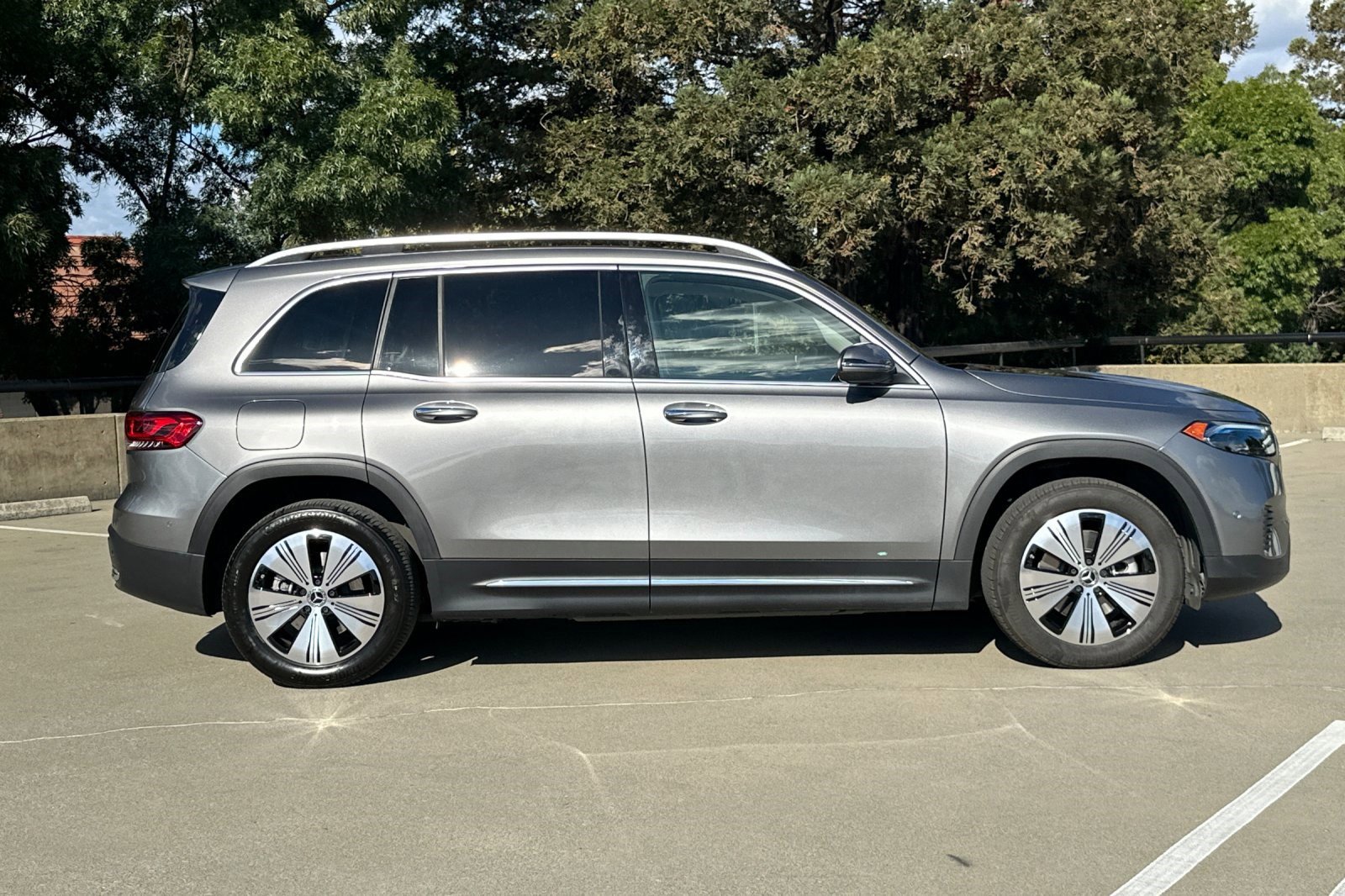 2023 Mercedes Benz EQB photo 2