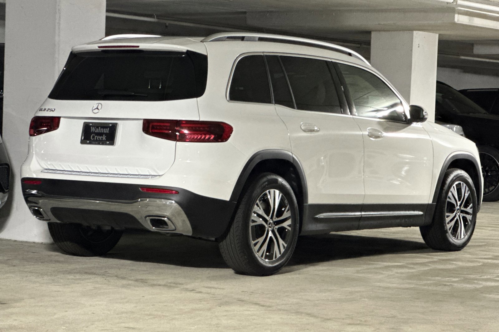 2026 Mercedes Benz GLB 250 photo 2
