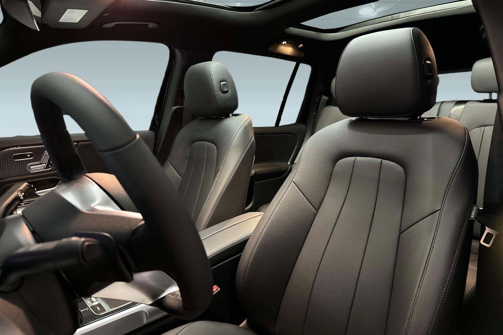 2026 Mercedes-Benz GLB 250 SUV photo 4