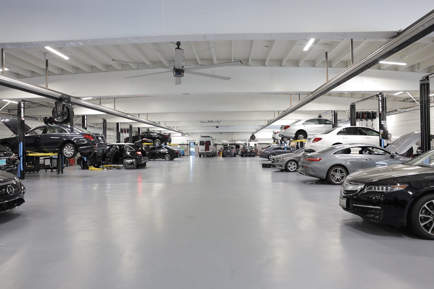 Mercedes-Benz of Walnut Creek Mercedes-Benz of Walnut Creek Service Center service bays
