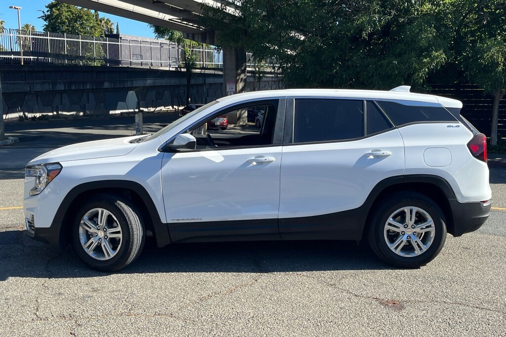 Used 2024 GMC Terrain FWD 4dr SLE SUV