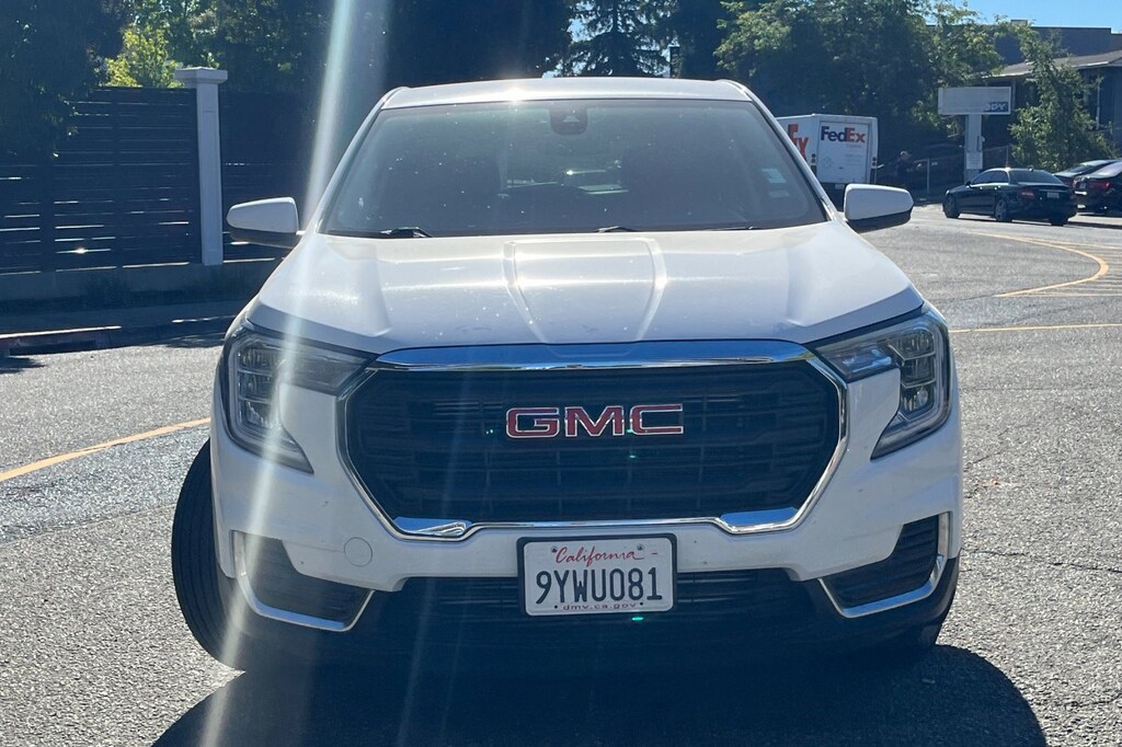 Used 2024 GMC Terrain FWD 4dr SLE SUV