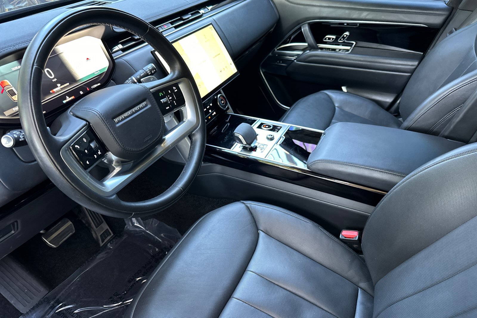 2023 Land Rover Range Rover SE photo 4