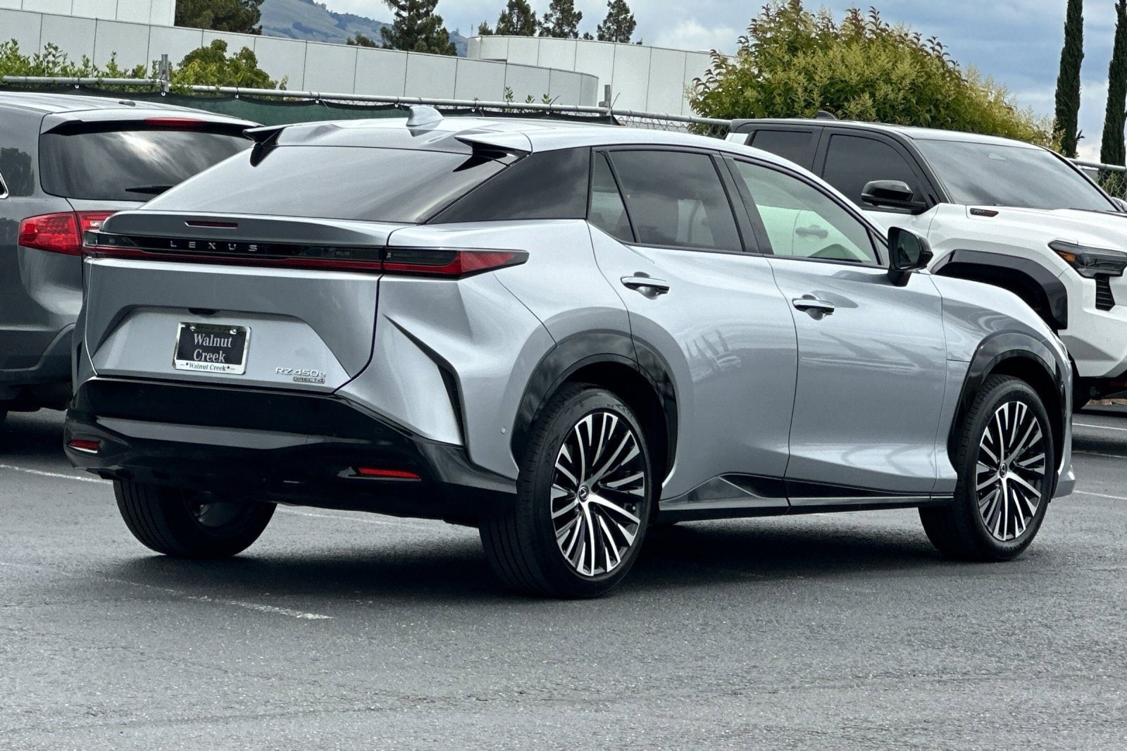 2023 LEXUS RZ 450e Premium AWD w/20" Wheels photo 3