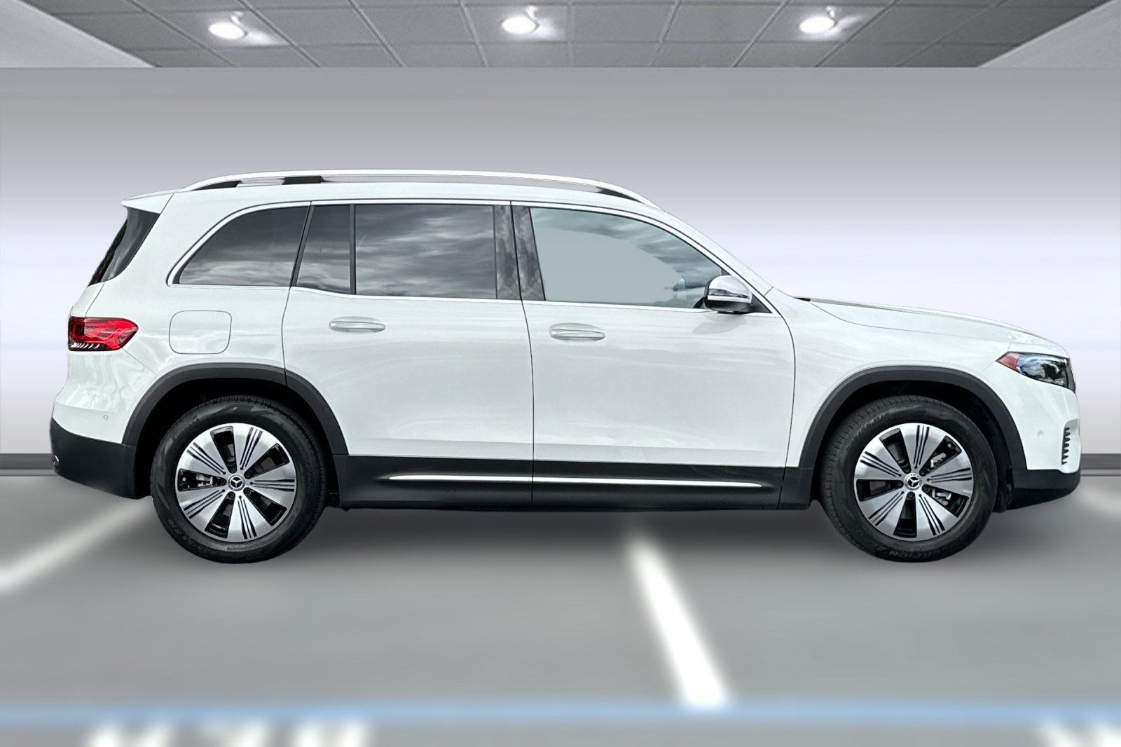 2023 Mercedes Benz EQB 300 4MATIC photo 2