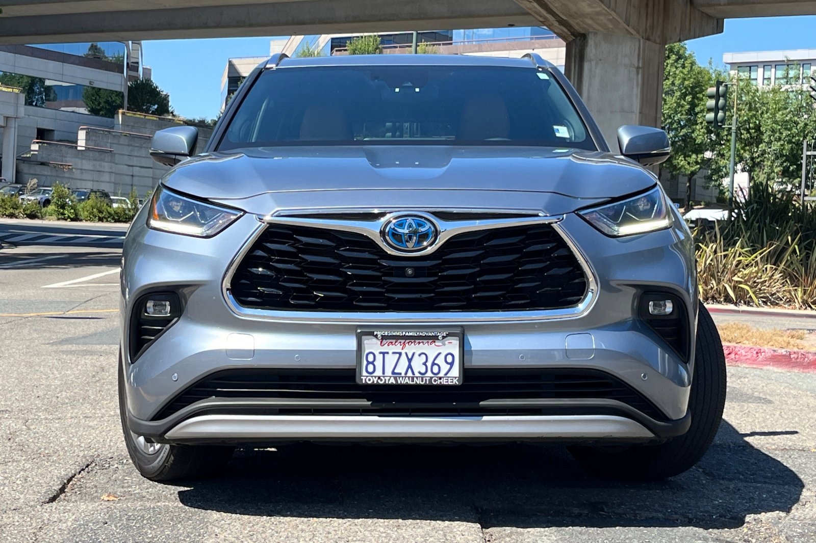 2021 Toyota Highlander Hybrid Platinum photo 3