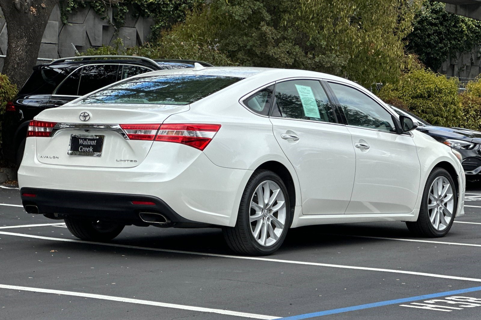 2013 Toyota Avalon Limited photo 3