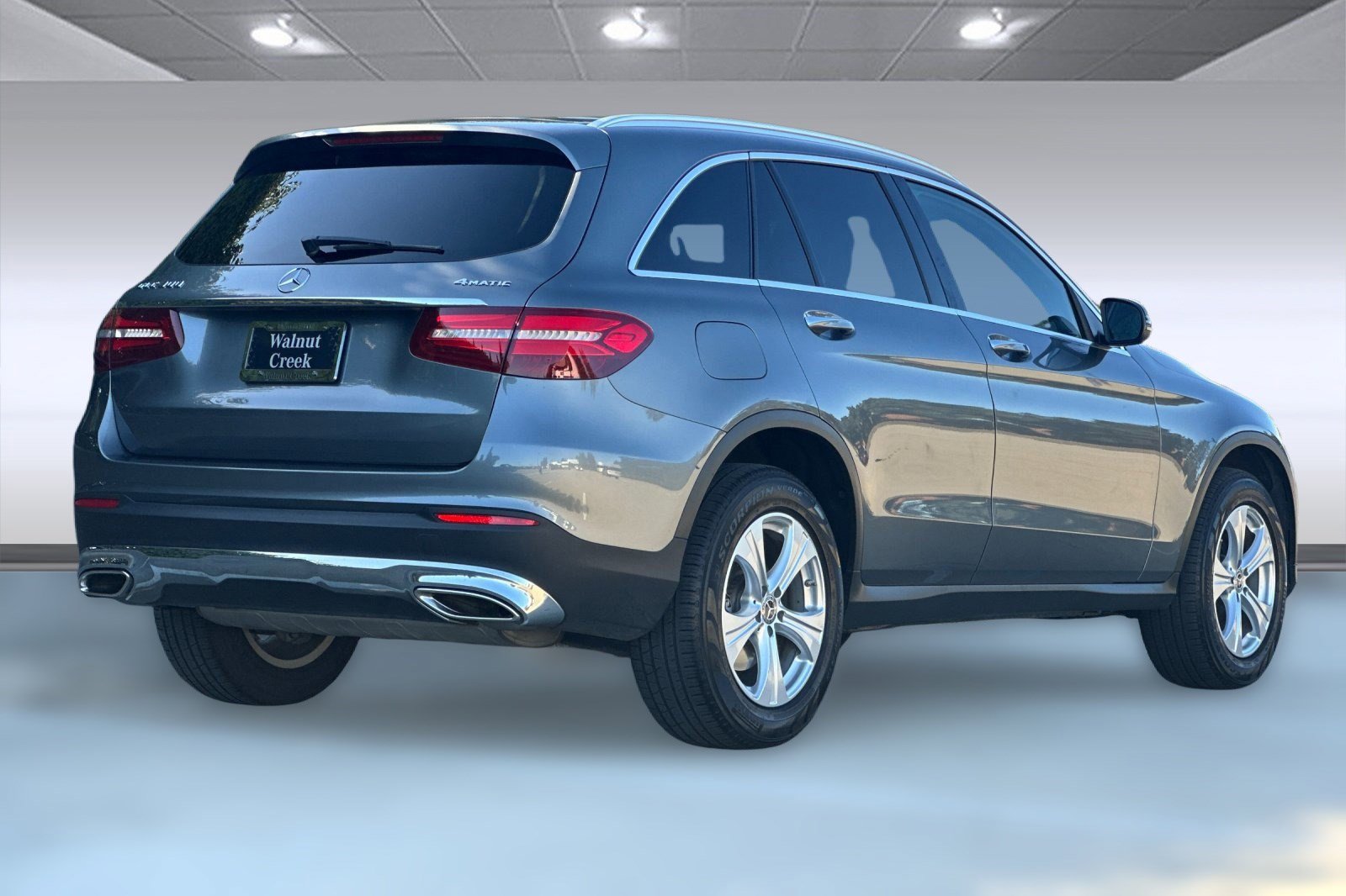 2018 Mercedes Benz GLC 300 4MATIC photo 3