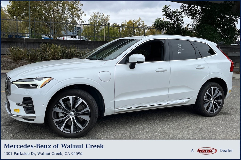 Used 2022 Volvo XC60 Recharge Plug-In Hybrid T8 eAWD PHEV Inscription Expression SUV