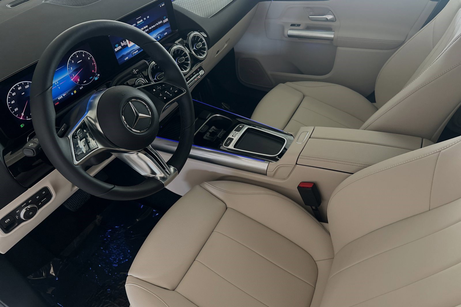 2025 Mercedes Benz GLA 250 photo 4