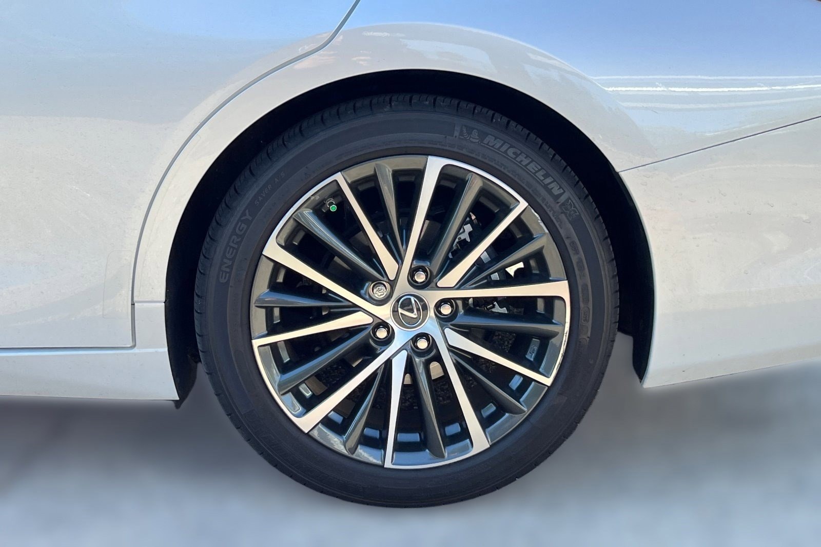 2025 LEXUS ES 300h FWD photo 6