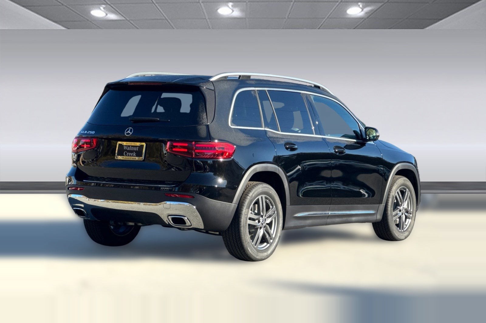 2026 Mercedes-Benz GLB 250 SUV photo 3