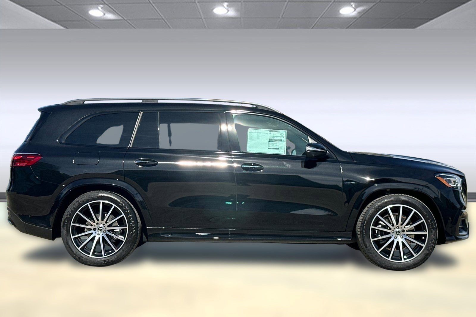 2025 Mercedes Benz GLS 450 4MATIC photo 3