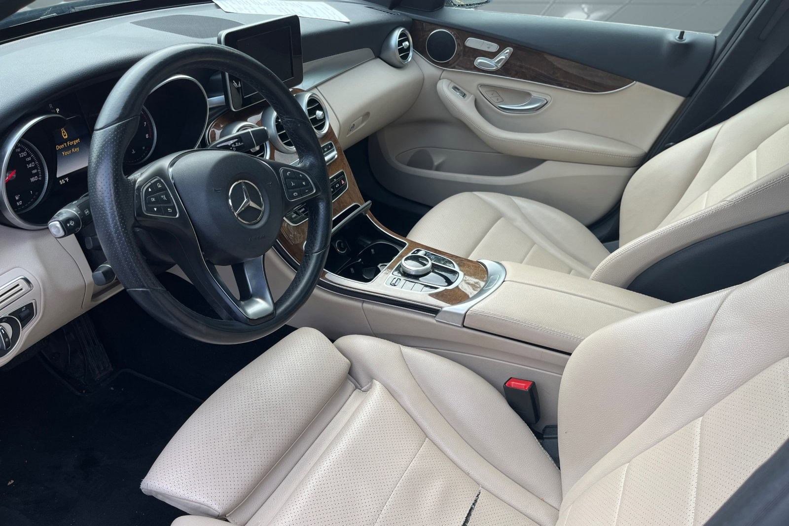 2018 Mercedes Benz C 300 Sedan photo 3