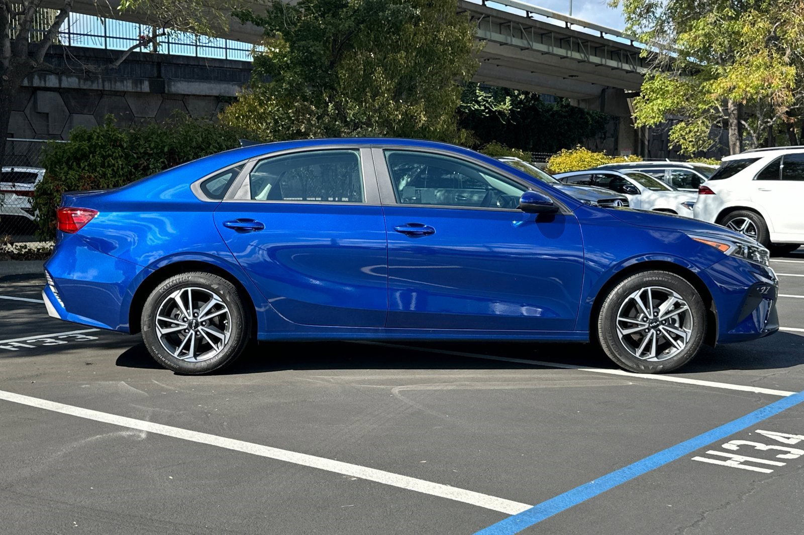 2022 Kia Forte LXS photo 2