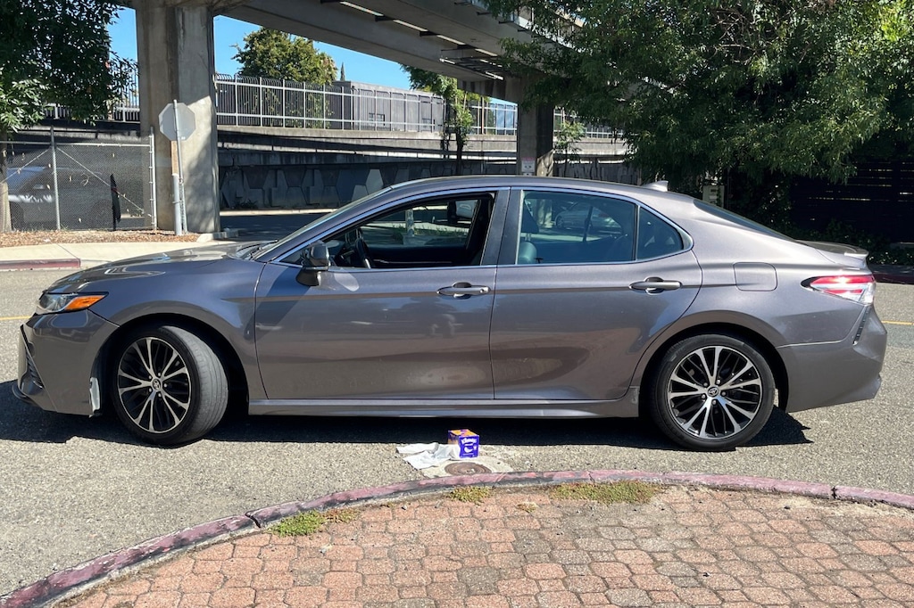 Used 2020 Toyota Camry SE Auto Sedan