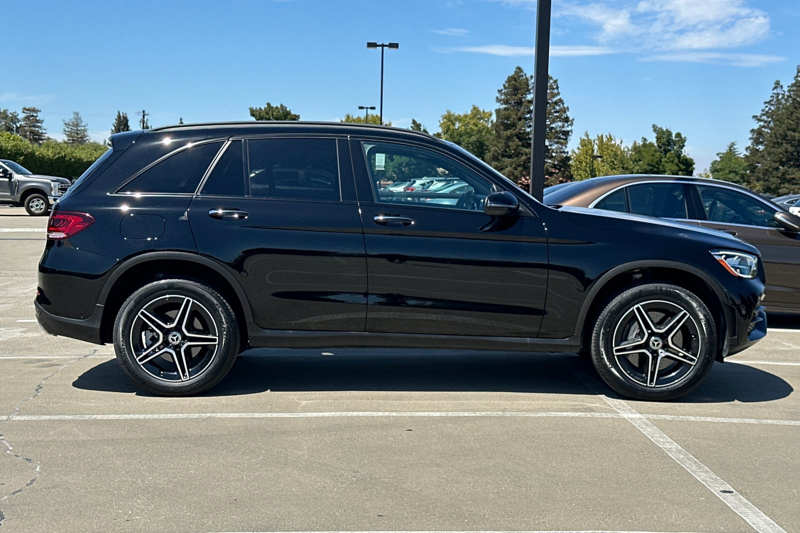 2022 Mercedes Benz GLC 300 4MATIC photo 2