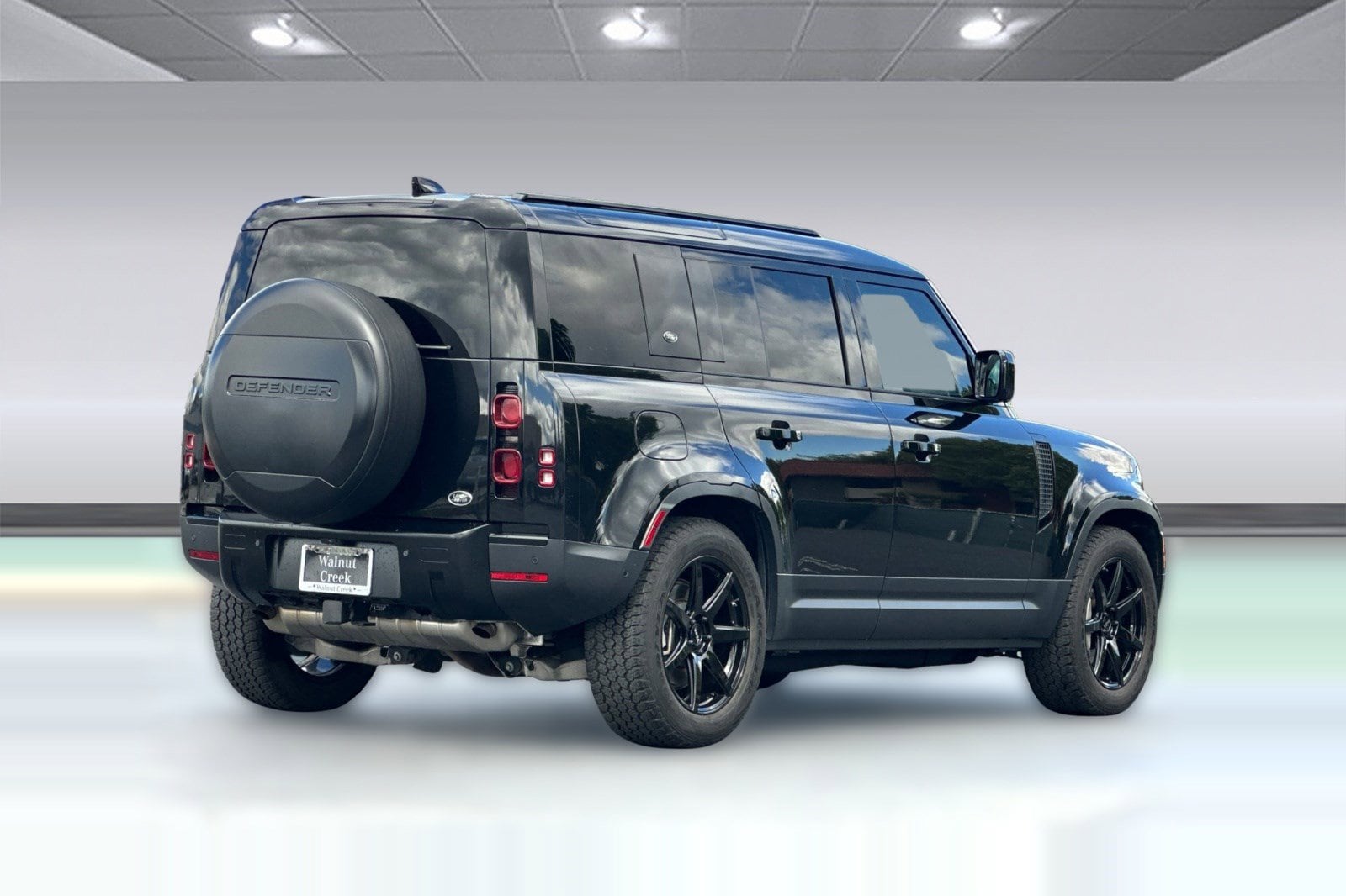 2020 Land Rover Defender 110 110 SE AWD photo 3