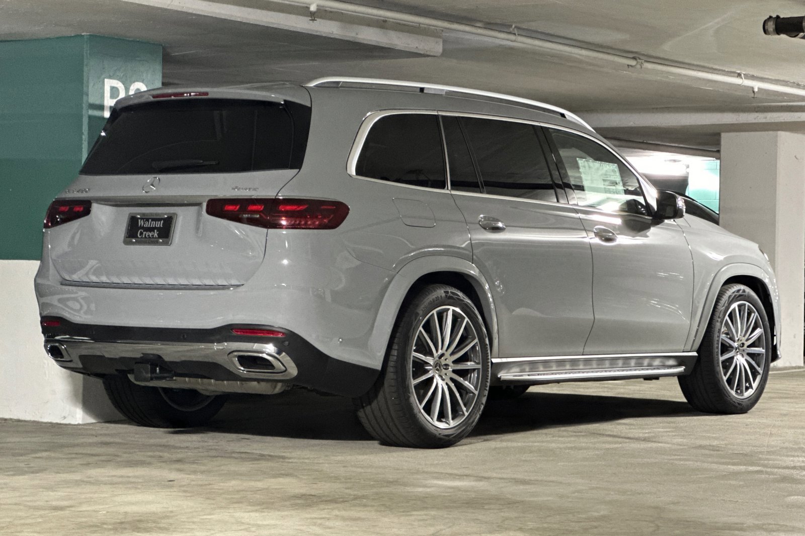 2025 Mercedes Benz GLS 450 4MATIC photo 2