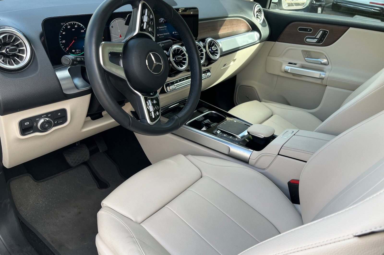 2023 Mercedes Benz EQB 300 4MATIC photo 3