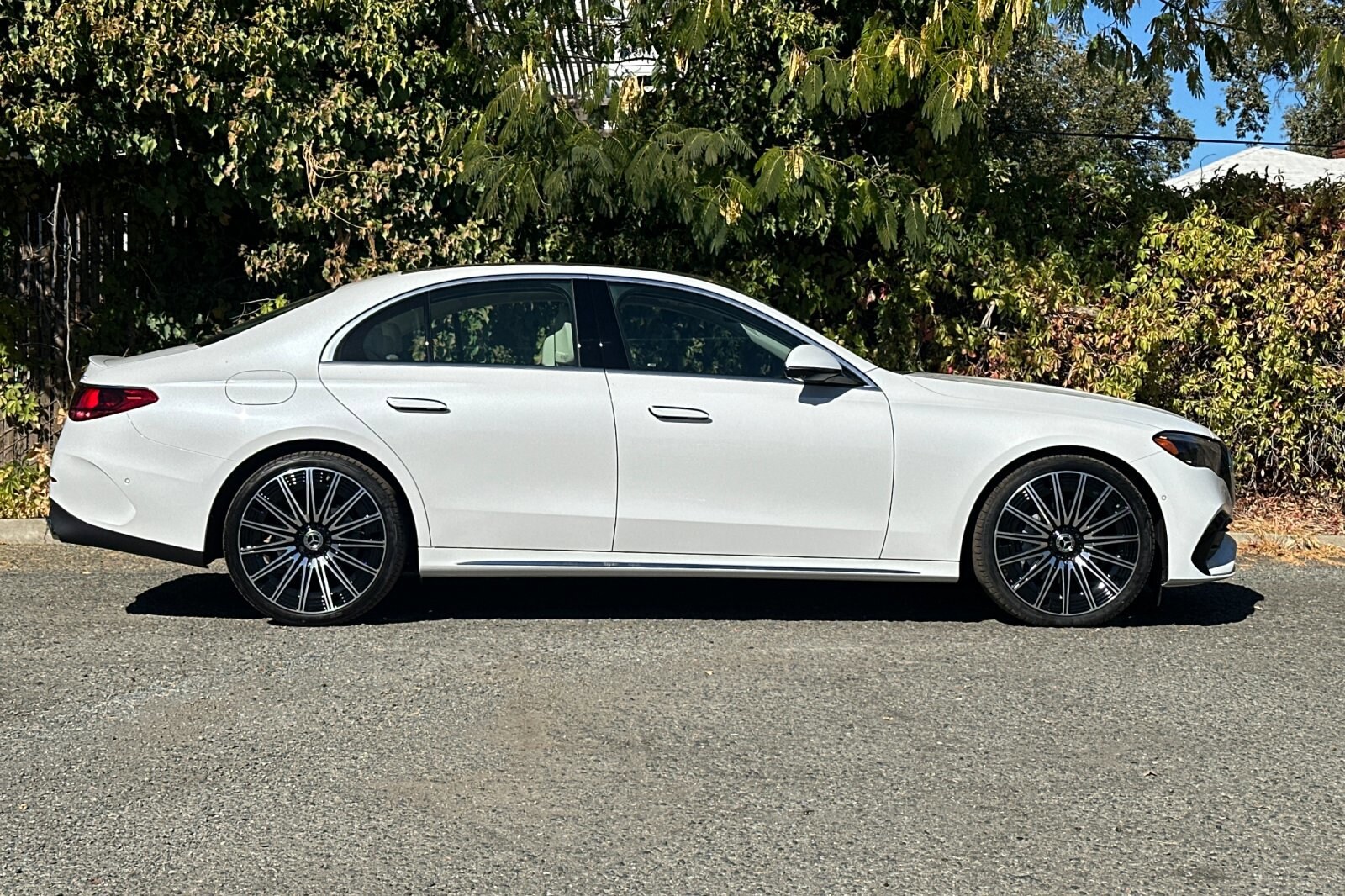 2025 Mercedes Benz E 350 4MATIC photo 2
