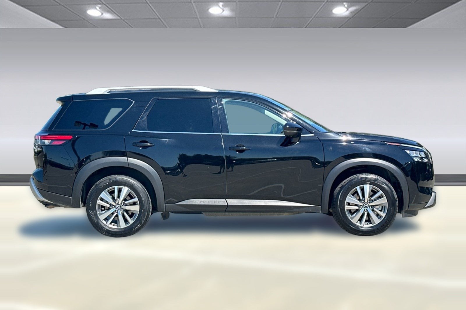 Pathfinder SL 2WD SUV