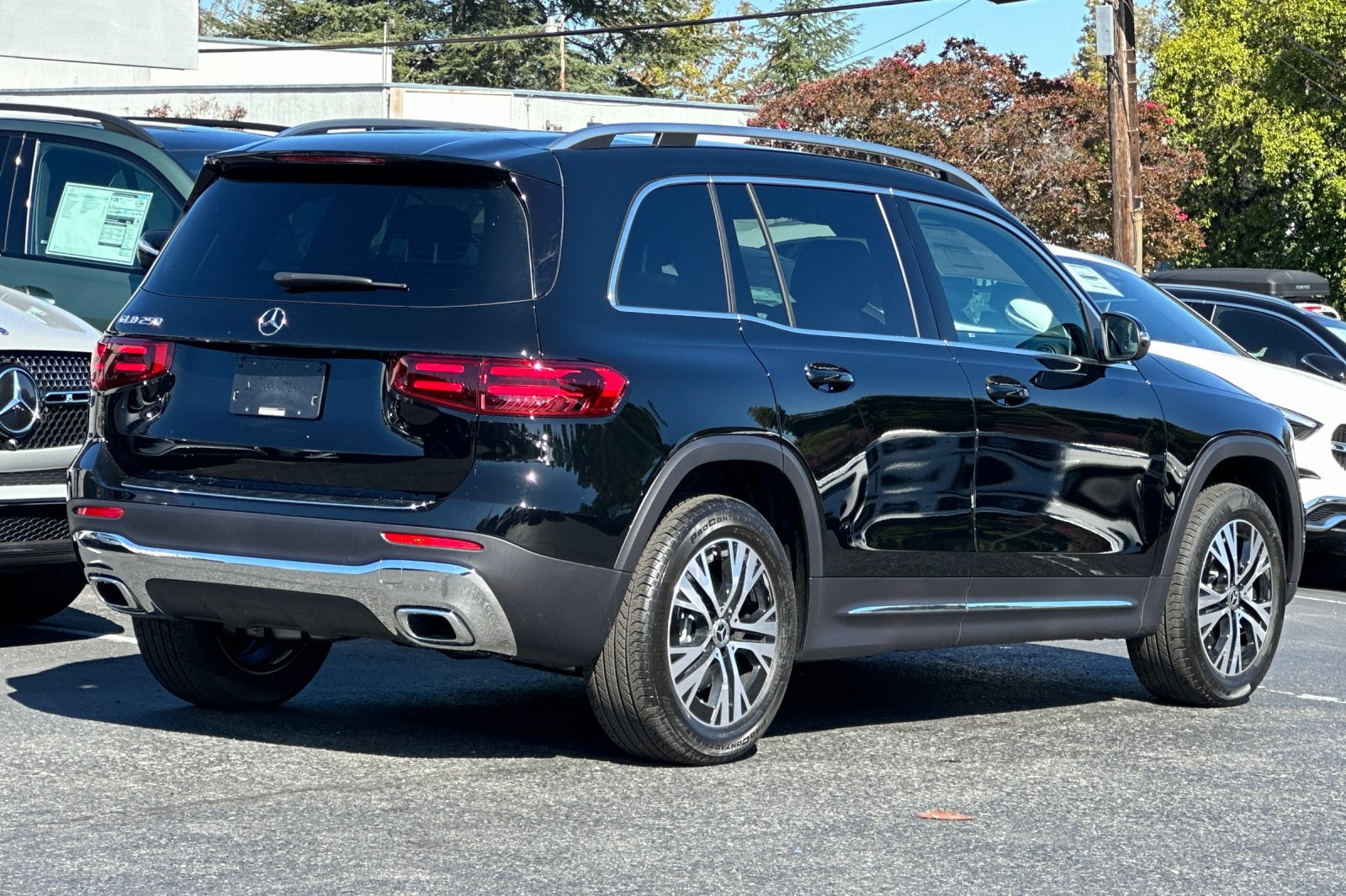 2026 Mercedes Benz GLB 250 photo 2