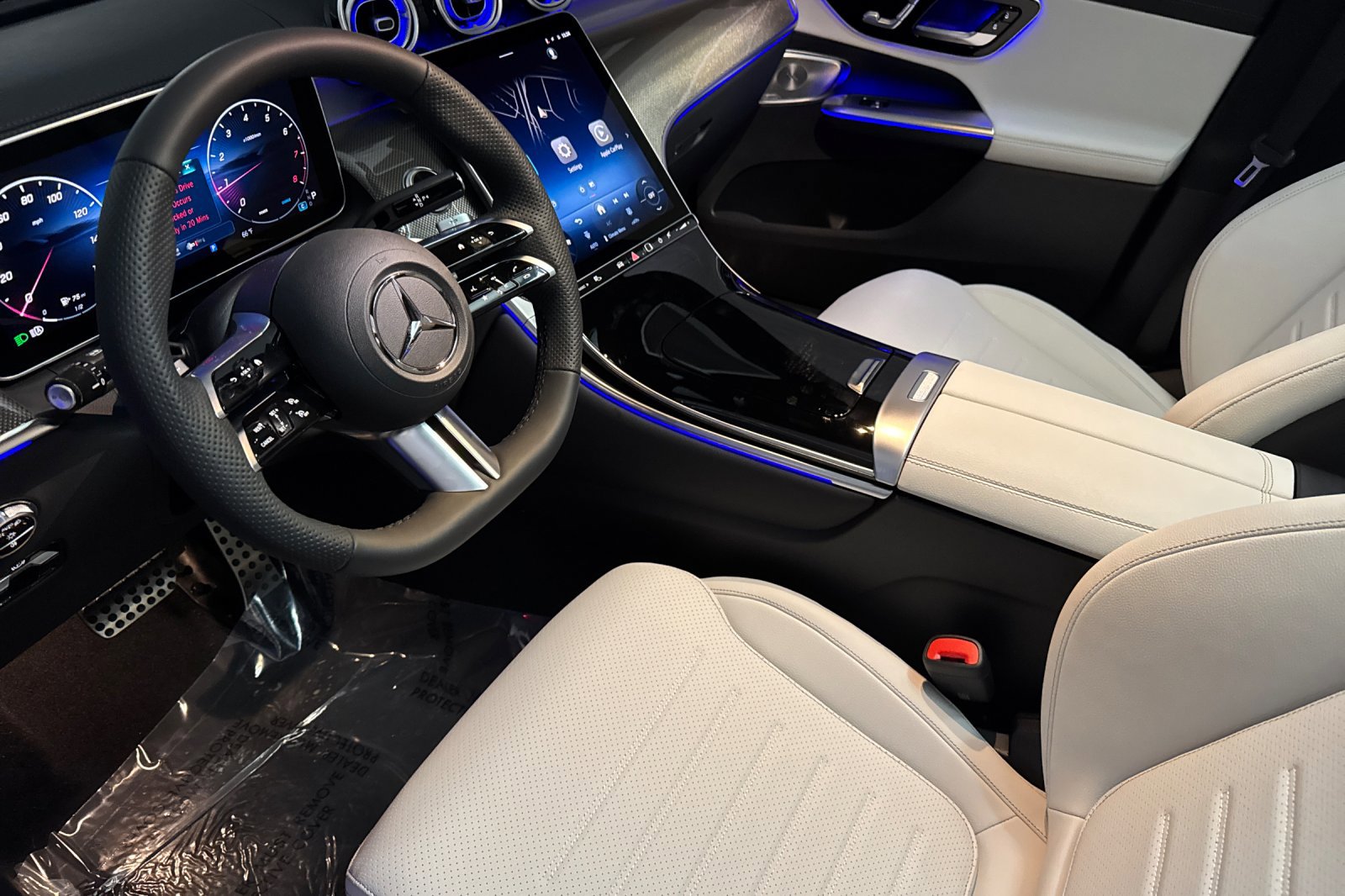 2026 Mercedes Benz GLC 300 photo 4