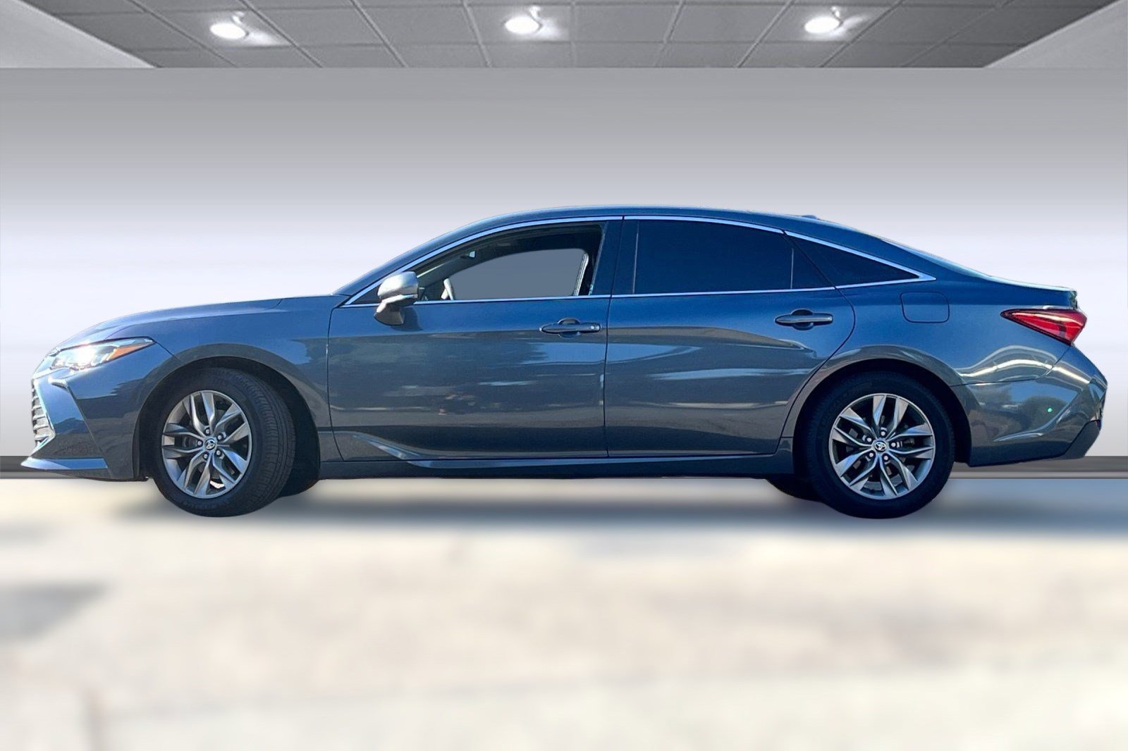 2022 Toyota Avalon XLE photo 2