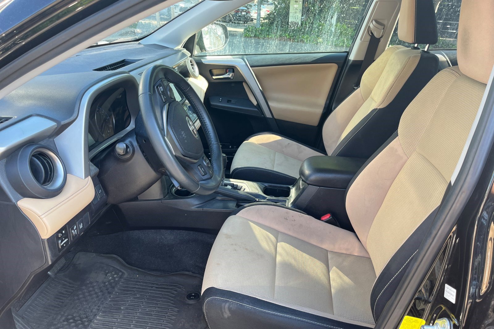2017 Toyota RAV4 XLE FWD photo 3