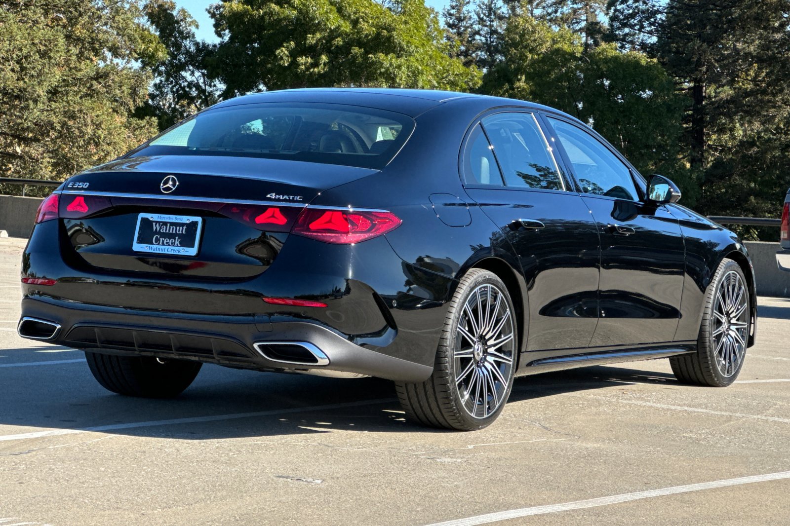 2025 Mercedes Benz E 350 4MATIC photo 3