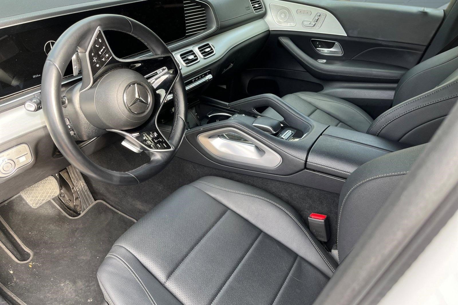 2025 Mercedes-Benz GLS 450 4MATIC SUV photo 3