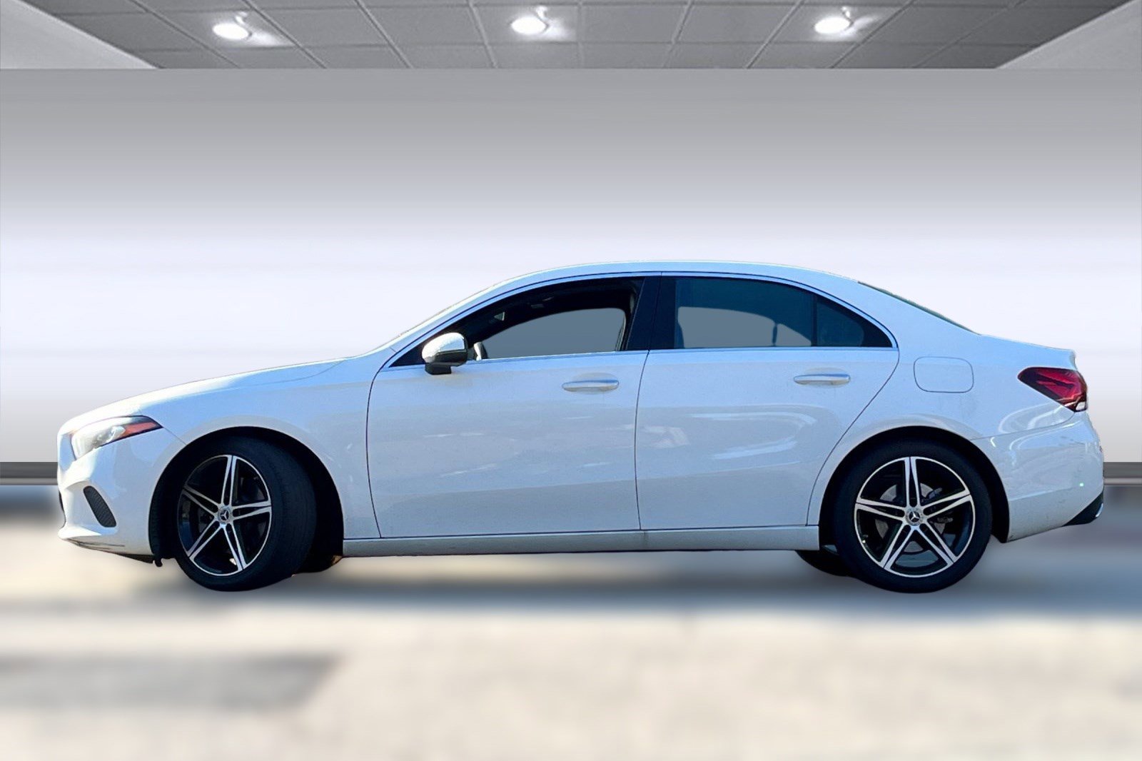 2022 Mercedes Benz A 220 photo 2