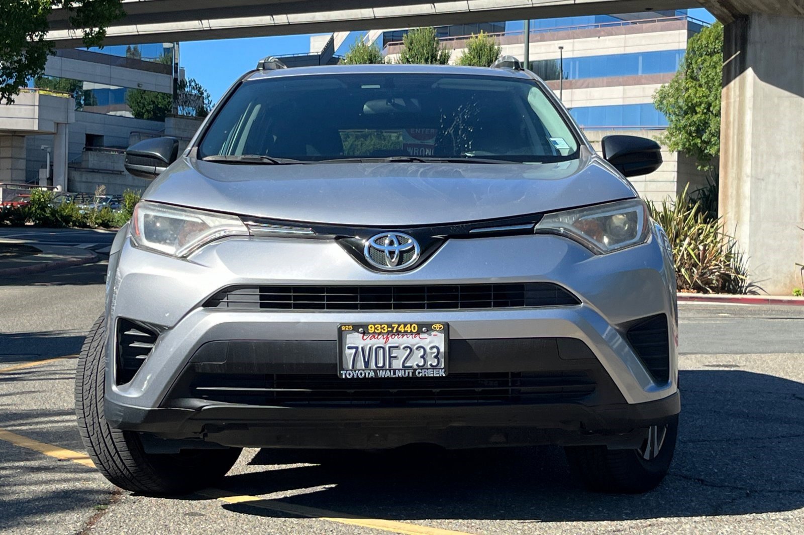 2016 Toyota RAV4 LE photo 4