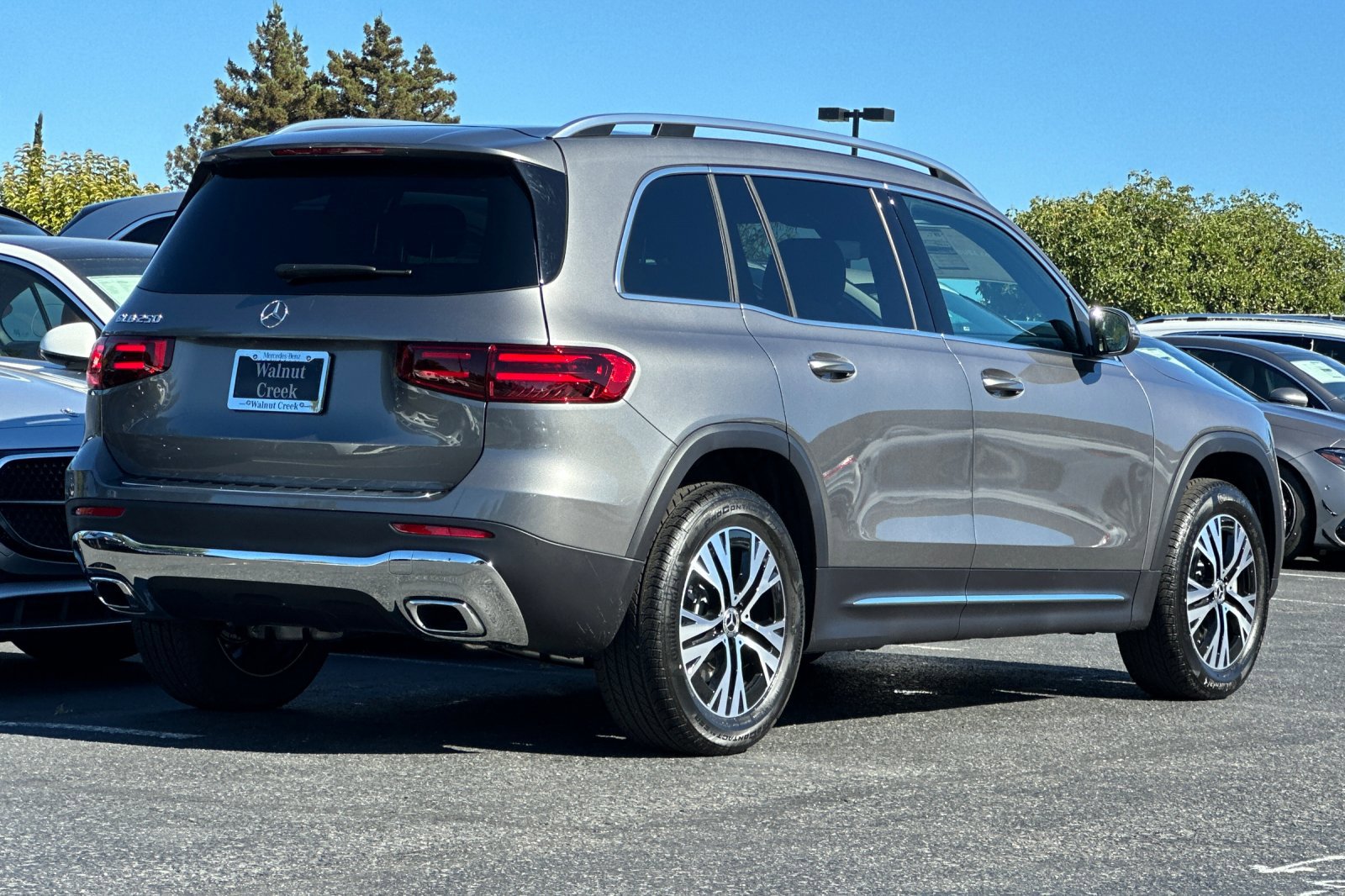 2026 Mercedes Benz GLB 250 photo 3