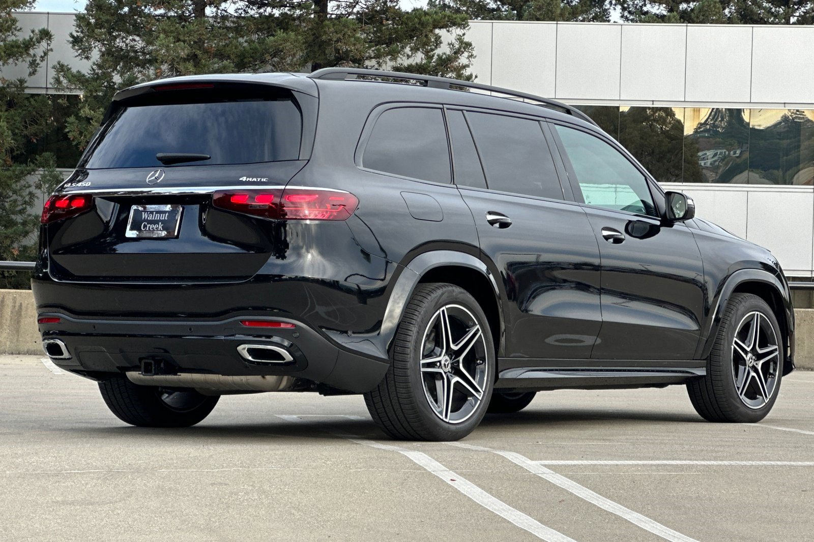 2025 Mercedes Benz GLS 450 4MATIC photo 3