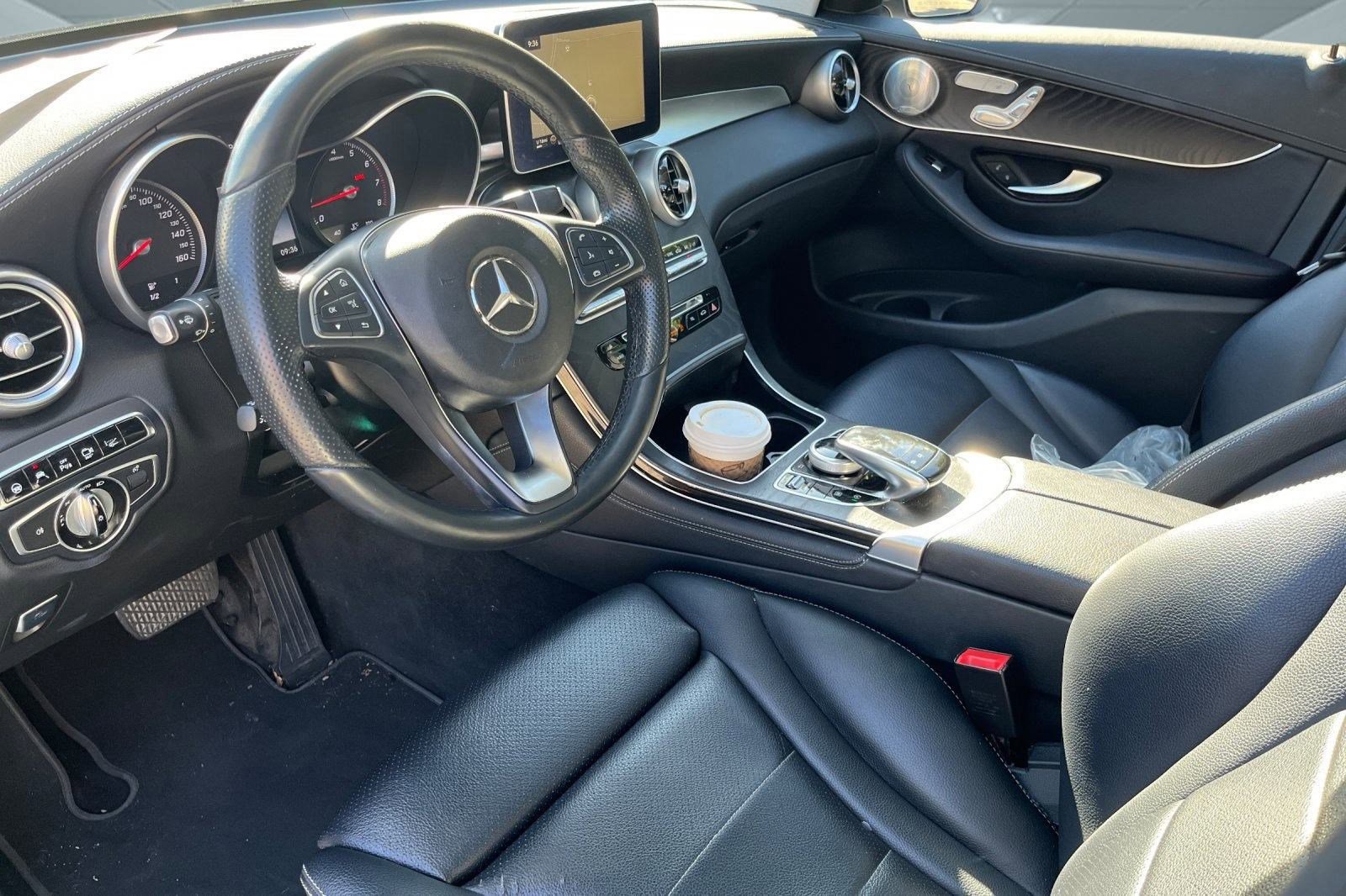 2016 Mercedes Benz GLC 4MATIC 300 photo 2