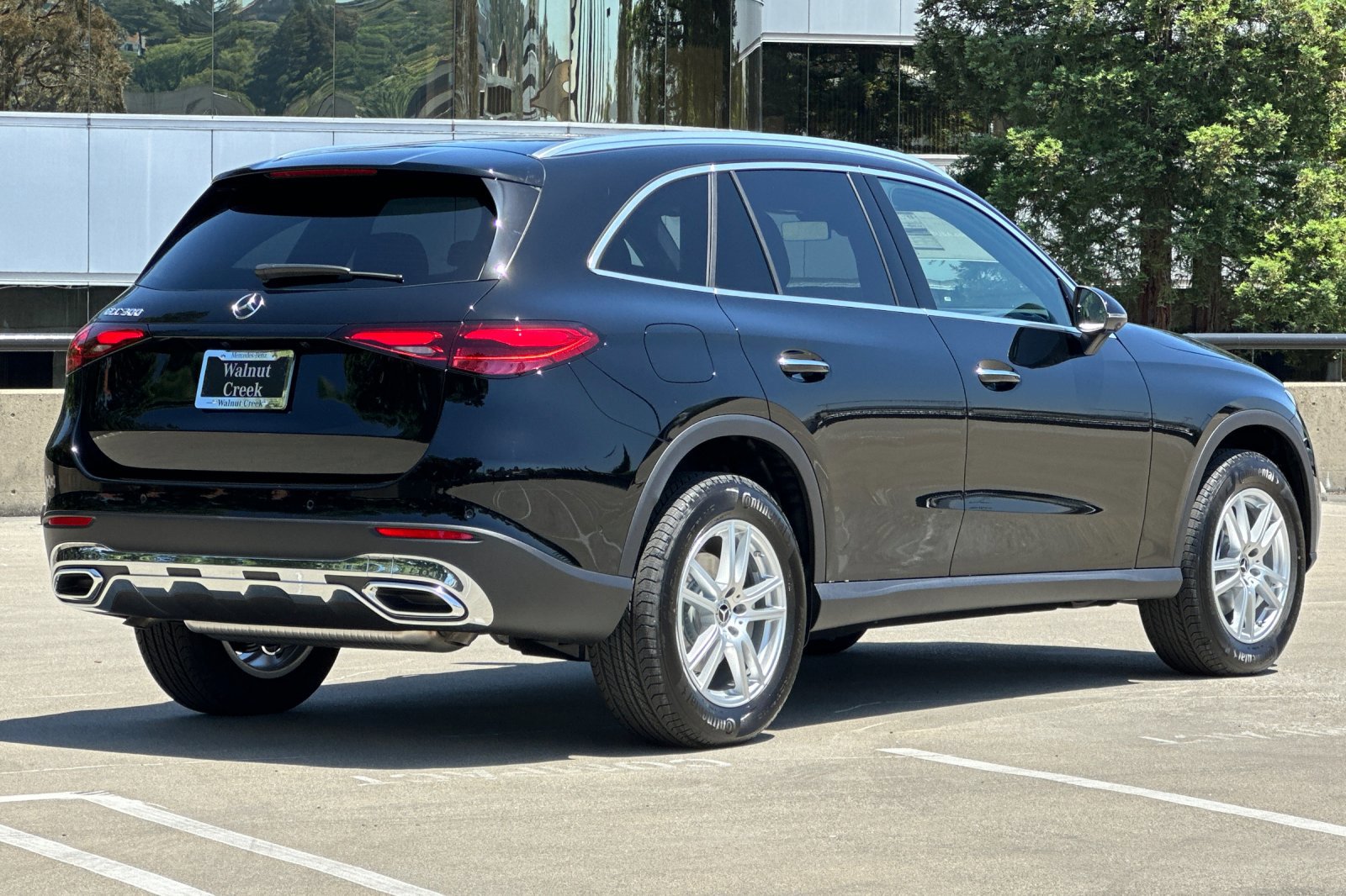 2025 Mercedes Benz GLC 300 photo 3