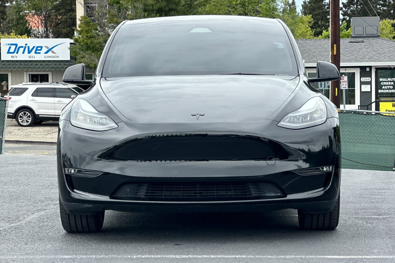 2024 Tesla Model Y Long Range AWD photo 4