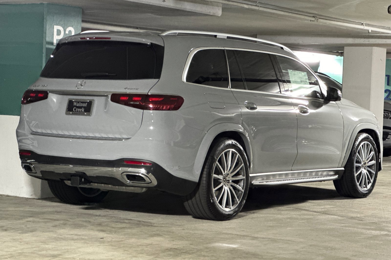 2025 Mercedes Benz GLS 450 4MATIC photo 2