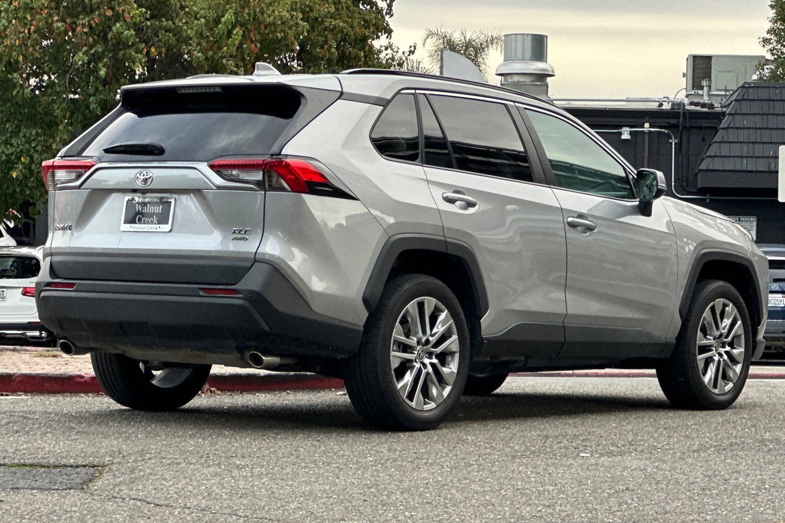 2023 Toyota RAV4 XLE Premium photo 2