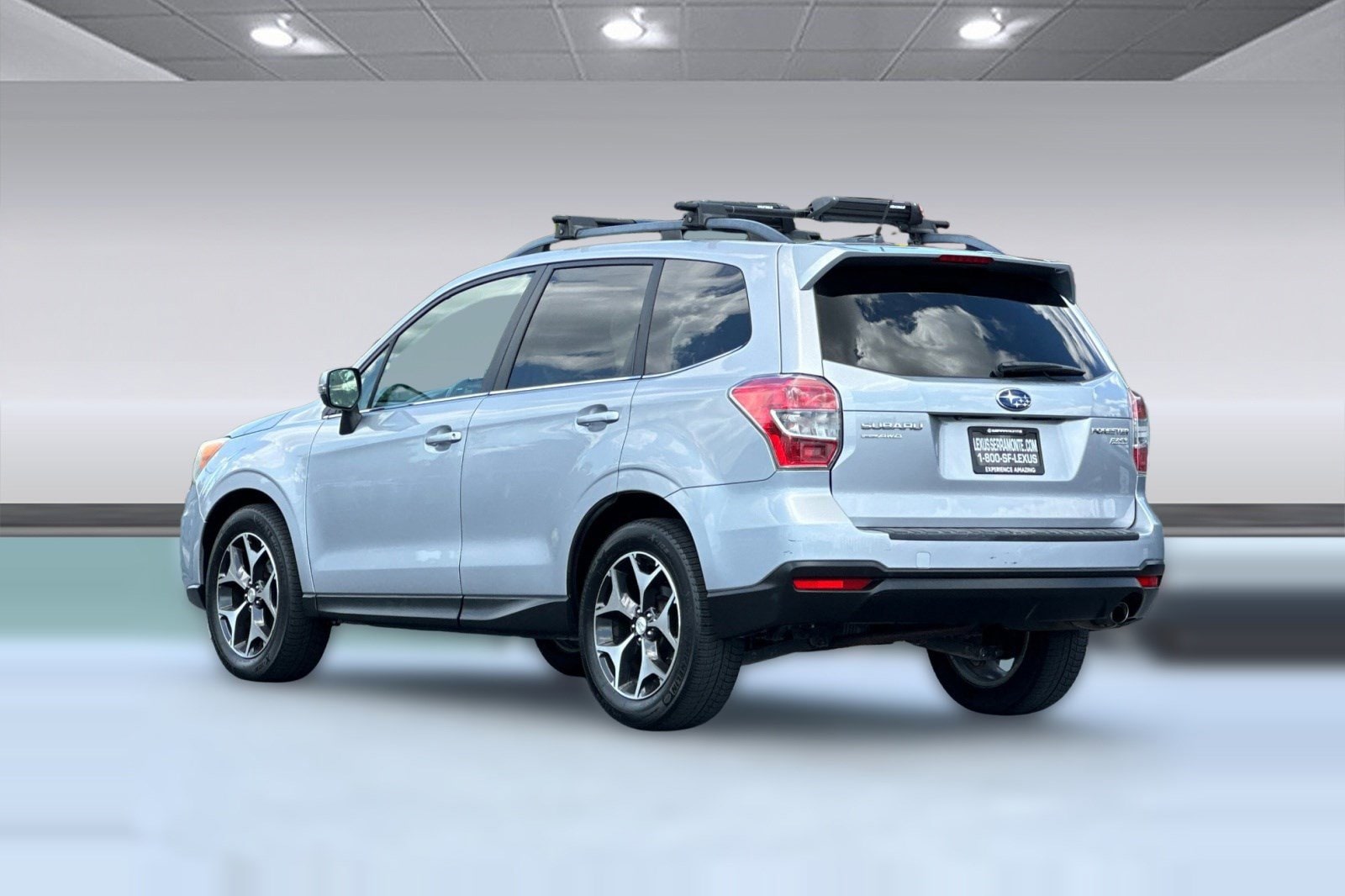 2014 Subaru Forester 4dr Auto 2.5i Touring PZEV photo 2