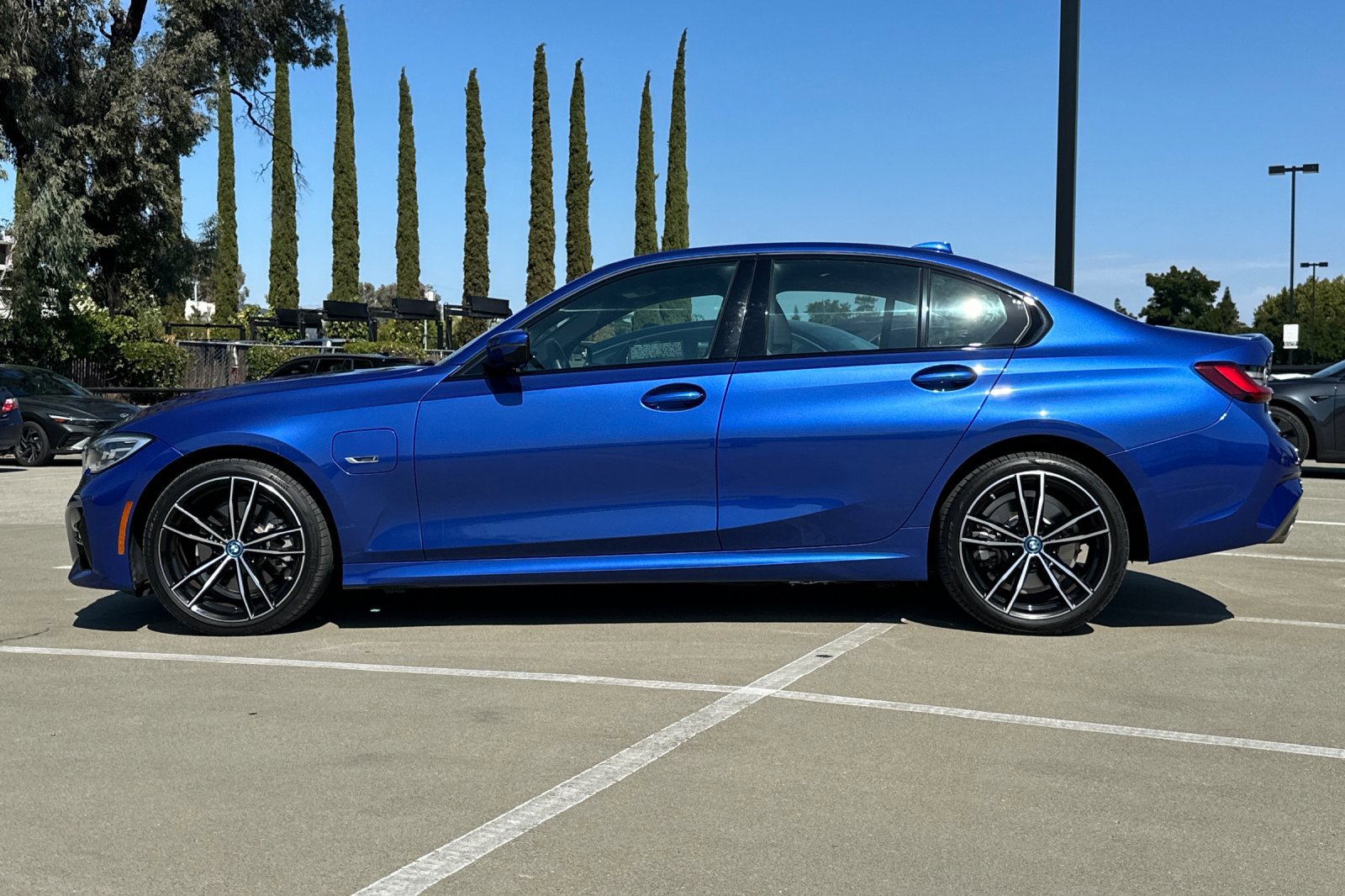 2022 Bmw 330e 3-Series photo 2