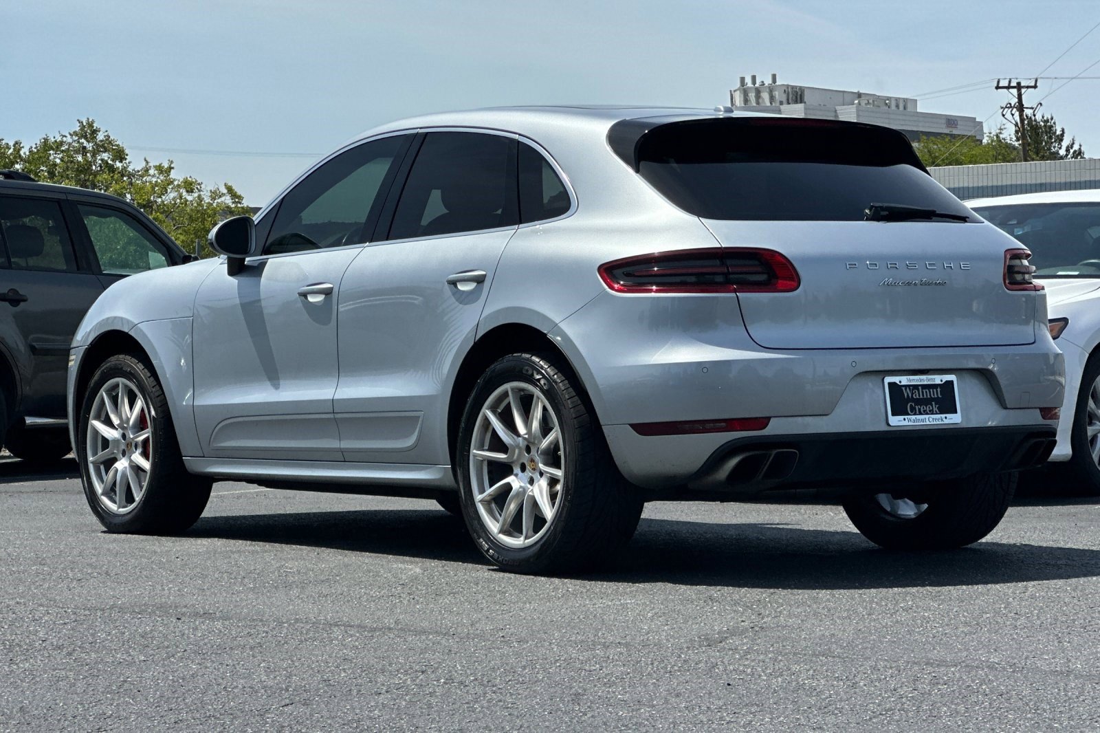 2015 Porsche Macan AWD 4dr Turbo photo 2