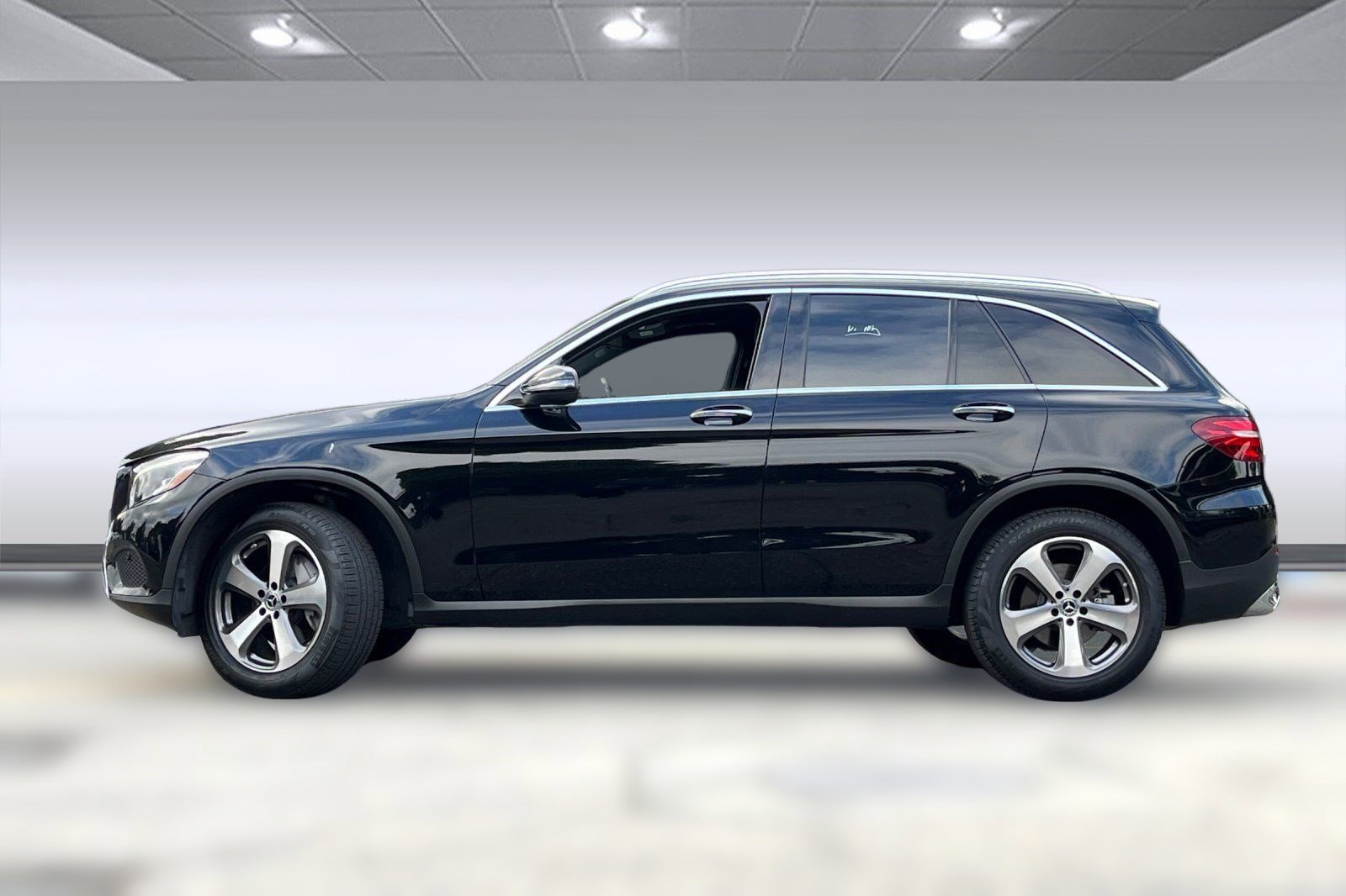 2019 Mercedes Benz GLC 300 4MATIC photo 2